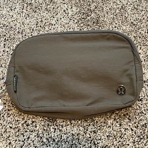 SOLD NWT Lululemon Everywhere Belt Bag - Grey Sage